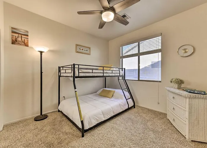 Relax Poolside In Mesa: Family 12 Mi To Dtwn Holiday home