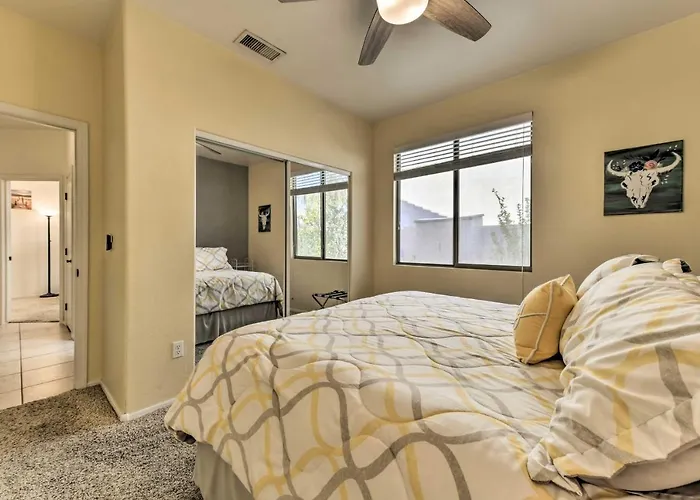 Relax Poolside In Mesa: Family 12 Mi To Dtwn Holiday home