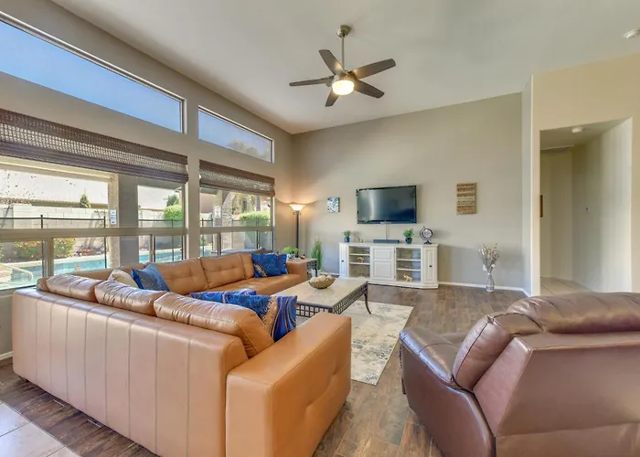 Relax Poolside In Mesa: Family 12 Mi To Dtwn Holiday home *