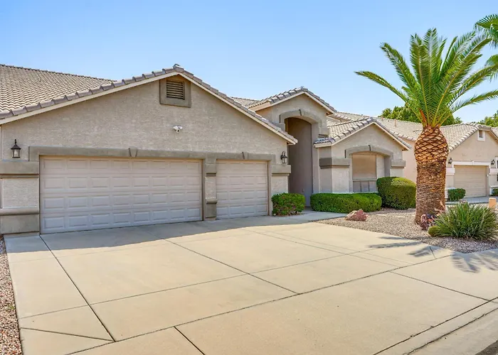 Relax Poolside In Mesa: Family 12 Mi To Dtwn Holiday home
